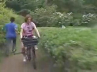 Japonesa jovem senhora masturbava enquanto a montar um specially modified x classificado filme bike!