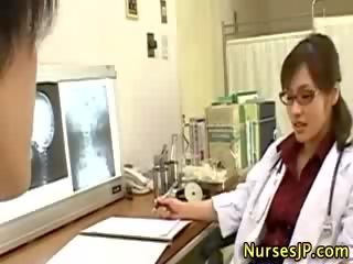 Asiatisk kvinne specialist handjob