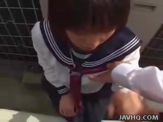 Jaapani teismeline sisse a tüdruksõber õues suhuvõtmine lõbu