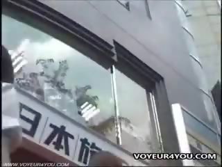 Giapponese damsel upskirt mutandine segretamente videoed