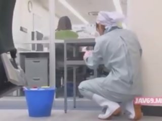 Kaakit-akit nakatutukso koreano kerida pakikipagtalik