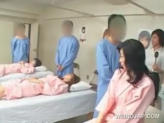 Asiática morena mademoiselle golpes peluda miembro en la hospital