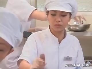 Thiếu niên á châu y tá cọ xát trục vì tinh trùng y khoa thi