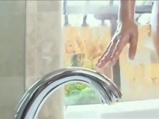 Tremendous gji tallje në the dush vaskë (softcore)